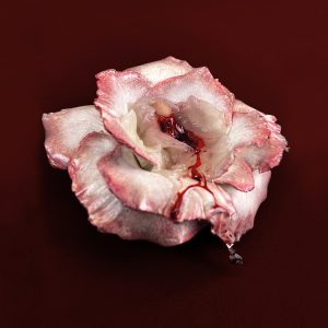 escultura vulva white rose en arcilla blanca – arte contemporáneo provocador hecho por Ari B. Miró