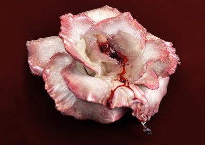 escultura vulva white rose en arcilla blanca – arte contemporáneo provocador hecho por Ari B. Miró